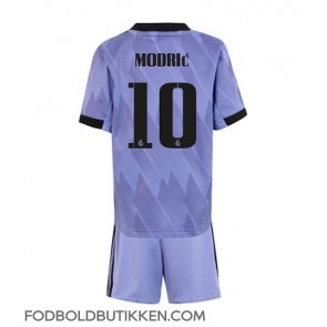Real Madrid Luka Modric #10 Udebanetrøje Børn 2022-23 Kortærmet (+ Korte bukser)